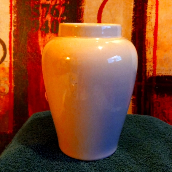 Bin # 5 USA # 709 VINTAGE CERAMIC PINK VASE - Picture 1 of 3